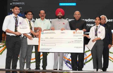 Governor awarding the winning students in the Hackathon 