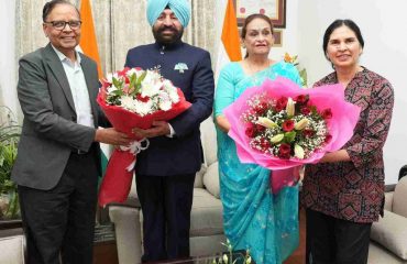 Governor welcoming Dr. Arvind Pangariya, Chairman, 16th Finance Commission, who came to visit Uttarakhand at Raj Bhawan.