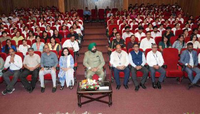 Governor participating in the seminar organized on financial awareness at Raj Bhawan.
