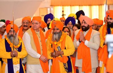 Governor and Chief Minister flagging off the first batch going for Shri Hemkunt Sahib Yatra from Rishikesh under the leadership of Panj Pyaras.