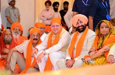 Governor and Chief Minister on the occasion of the Shubh Pranabham of Shri Hemkunt Sahib Yatra from Rishikesh under the leadership of Panj Pyaras.