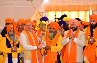 Governor and Chief Minister flagging off the first batch going for Shri Hemkunt Sahib Yatra from Rishikesh under the leadership of Panj Pyaras.