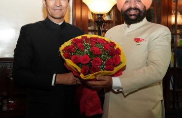 Kumaon Divisional Commissioner Shri Deepak Rawat paying courtesy call on Governor at Raj Bhawan Nainital.