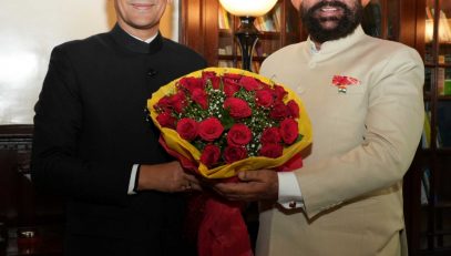 Kumaon Divisional Commissioner Shri Deepak Rawat paying courtesy call on Governor at Raj Bhawan Nainital.