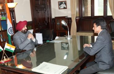 DFO, Nainital Chandrashekhar Joshi paying a courtesy visit to the Governor.