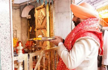 Governor offering prayers at Maa Naina Devi Temple in Nainital.