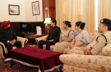 The Governor taking information from the officials at Raj Bhawan Nainital regarding law and order along with the development works of the division and the district.