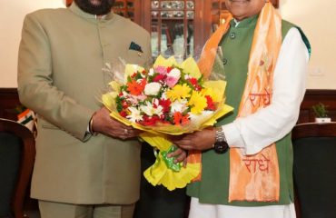 Nainital and Udham Singh Nagar Lok Sabha constituency MP Shri Ajay Bhatt paying a courtesy call on the Governor.