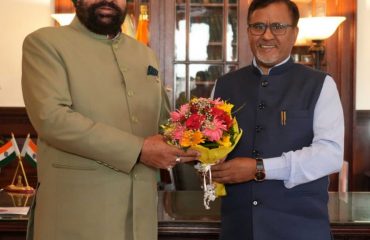 Vice Chancellor of Kumaon University, Nainital Prof. Diwan Singh Rawat paying courtesy call on the Governor.