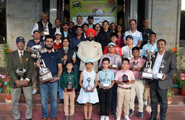Governor with the winners and runners-up players on the occasion of the closing ceremony of the 