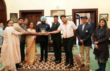 Governor presenting a replica of Shri Badrinath Temple to the residents of Goa State on the occasion of Goa State Foundation Day program at Raj Bhawan Nainital.