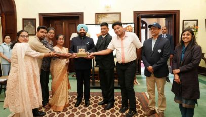 Governor presenting a replica of Shri Badrinath Temple to the residents of Goa State on the occasion of Goa State Foundation Day program at Raj Bhawan Nainital.
