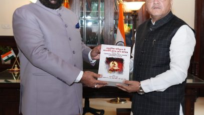 Mayor Haldwani Gajraj Singh Bisht paying a courtesy call to the Governor.