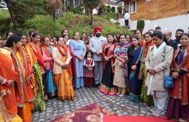 Governor with women of self-help groups in Kausani.
