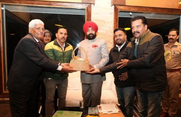 The Governor meeting with the officials of Kausani Hotel and Restaurant Association during his stay in Kausani.