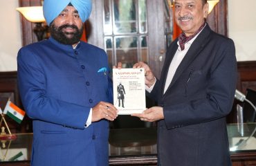 ⁠Lieutenant General G.S. Katoch (Retd) meeting Governor Lt Gen Gurmit Singh (Retd) and presenting his self-written book “A Kashmir Knight”.