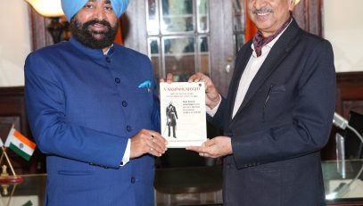 ⁠Lieutenant General G.S. Katoch (Retd) meeting Governor Lt Gen Gurmit Singh (Retd) and presenting his self-written book “A Kashmir Knight”.
