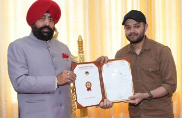 Governor felicitating Mr. Pankaj of Kumaon University, Nainital for excellent work.