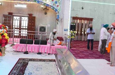 Governor praying for the happiness, prosperity and well-being of the state at Nankana Sahib Gurudwara, Kashipur.