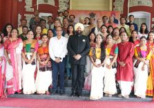 राजभवन में पश्चिम बंगाल राज्य स्थापना दिवस के अवसर पर उत्तराखण्ड में निवास कर रहे पश्चिम बंगाल के लोगों के साथ राज्यपाल।;?>