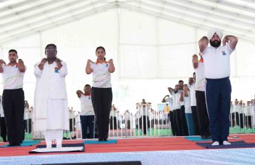 President Draupadi Murmu along with Governor Lt Gen Gurmit Singh (Retd) practicing yoga on the occasion of 11th International Yoga Day at Police Line Dehradun.