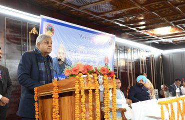 कुमाऊँ विश्वविद्यालय की स्वर्ण जयंती के अवसर पर आयोजित कार्यक्रम को संबोधित करते हुए उप राष्ट्रपति।