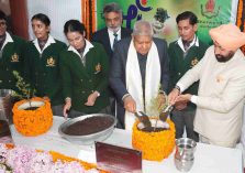 Vice President and Governor planting a sapling on the occasion of the 156th Foundation Day programme of Sherwood College.;?>