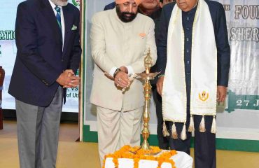नैनीताल स्थित शेरवुड कॉलेज के 156वें स्थापना दिवस कार्यक्रम का शुभारंभ करते हुए उप राष्ट्रपति एवं राज्यपाल।