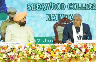 नैनीताल स्थित शेरवुड कॉलेज के 156वें स्थापना दिवस कार्यक्रम के अवसर पर उप राष्ट्रपति एवं राज्यपाल।