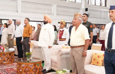 कैंब्रियन हॉल ऑडिटोरियम में ‘‘ब्रेकिंग द ग्लास सीलिंग’’ पुस्तक विमोचन अवसर पर राज्यपाल लेफ्टिनेंट जनरल गुरमीत सिंह (से नि)।