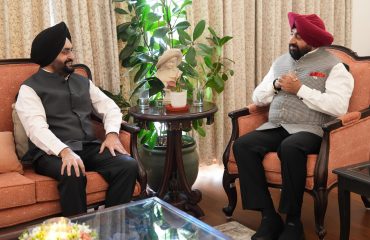Election Commissioner, Election Commission of India, Dr. S.S. Sandhu paying courtesy call on the Governor.