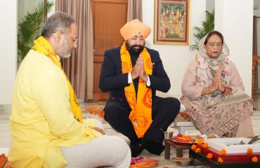 The Governor performing ritualistic havan and worship on the first Monday of Shraavan at the Raj Bhawan.