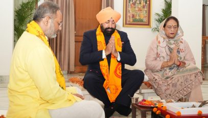 The Governor performing ritualistic havan and worship on the first Monday of Shraavan at the Raj Bhawan.