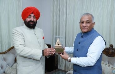 Governor Lt Gen Gurmit Singh (Retd) paying a courtesy call on the Governor of Mizoram, General (Dr) Vijay Kumar Singh (Retd) at Mizoram Bhawan, New Delhi.