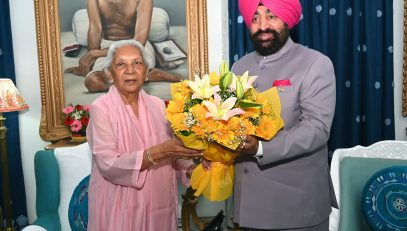 Governor Lt. Gen Gurmit Singh (Retd) paying a courtesy call on Governor of Uttar Pradesh Smt. Anandiben Patel at Raj Bhawan, Lucknow.