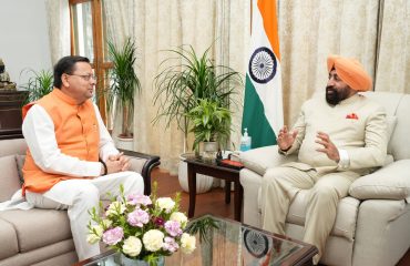 Chief Minister Shri Pushkar Singh Dhami meeting the Governor.