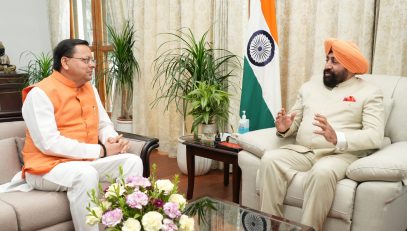 Chief Minister Shri Pushkar Singh Dhami meeting the Governor.