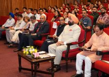 Governor participating as the chief guest in the 'Holistic Medical Seminar' on health awareness organized by Hemvati Nandan Bahuguna Uttarakhand Medical Education University at the Raj Bhawan.;?>