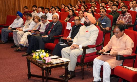 Governor participating as the chief guest in the 'Holistic Medical Seminar' on health awareness organized by Hemvati Nandan Bahuguna Uttarakhand Medical Education University at the Raj Bhawan.