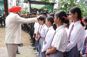 4Governor meeting school children at Shaurya Sthal, Dehradun, on the occasion of Kargil Vijay Diwas.