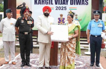 3Governor felicitating the family members of brave soldiers at Shaurya Sthal, Dehradun, on the occasion of Kargil Vijay Diwas.