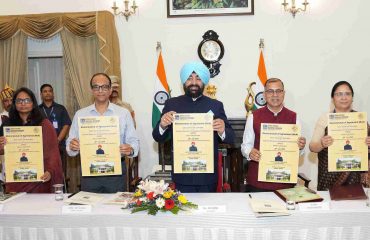 2⁠Governor signing the Memorandum of Understanding (MOA) between Doon University and National Research Development Corporation (NRDC) at Raj Bhawan.