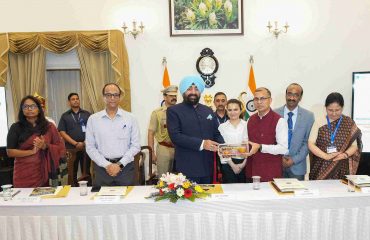 NRDC Chairman and Managing Director Commodore Amit Rastogi presenting a memento to the Governor.