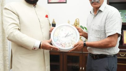 Vineet K. Gehlot, Director, Wadia Institute of Himalayan Geology, Dehradun, paying a courtesy call on the Governor.