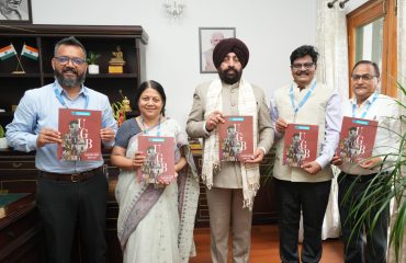 उत्तराखण्ड ग्रामीण बैंक के अध्यक्ष श्री हरिहर पटनायक एवं अन्य अधिकारीगण।