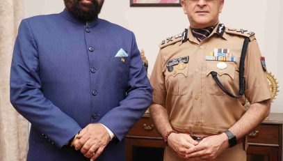 Director General of Police Shri Deepam Seth paying a courtesy call on the Governor.