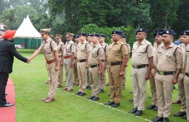 Governor meeting police personnel on the occasion of 79th Independence Day.