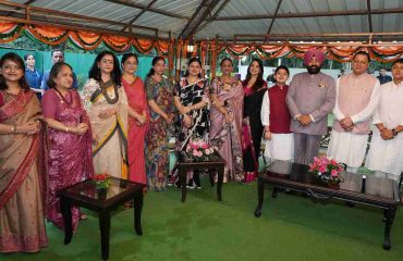 Governor and Chief Minister with the women present at a luncheon function organized at Raj Bhawan on the occasion of Independence Day.