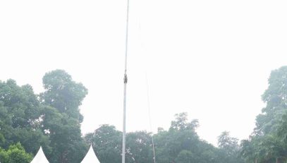 Governor hoisting the flag at Raj Bhawan on the occasion of 79th Independence Day.