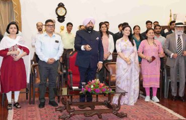 राजभवन में “महिला सशक्तीकरणः एक चेतना, एक संकल्प” विषय पर आधारित पॉडकास्ट का शुभारंभ करते हुए राज्यपाल।